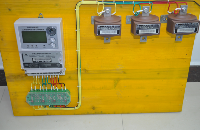 接线盒连接操作指南 电压、电流线头编号与接线盒匹配连接步骤